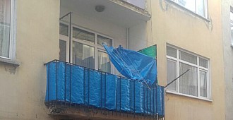 Trabzon'da balkon çöktü: 3 yaralı