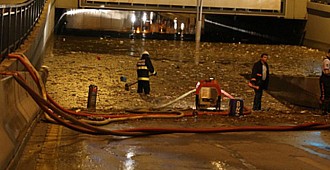 Ankara'da altgeçidi su bastı