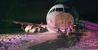 Kanada uçağı pistten çıktı: 23 yaralı