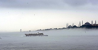 İstanbul'u sis bürüdü