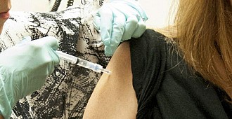 İnsanlarda denenen Ebola aşısı "umut…
