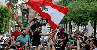 Lübnan'da hayat pahalılığı protesto…
