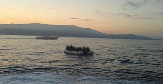 Kuşadası'nda göçmen teknesi battı:…
