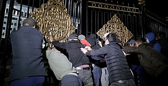Kırgızistan'da protestocular hükümet…