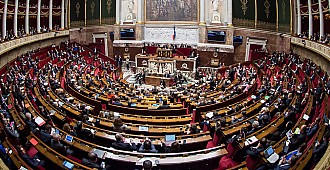 Fransa'da muhalefetten hükümete karşı…