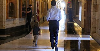 Başbakan işe oğluyla geldi!..