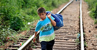 İtalya-Fransa sınırında göçmen çocuklar…