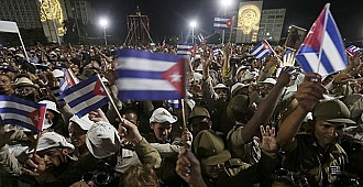 Devrim Meydanı'nda Fidel'e veda!..