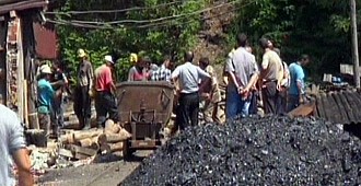 Madende göçük!.. 9 madenci mahsur kaldı