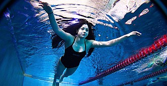 Ege'yi yüzerek geçen Suriyeli genç…